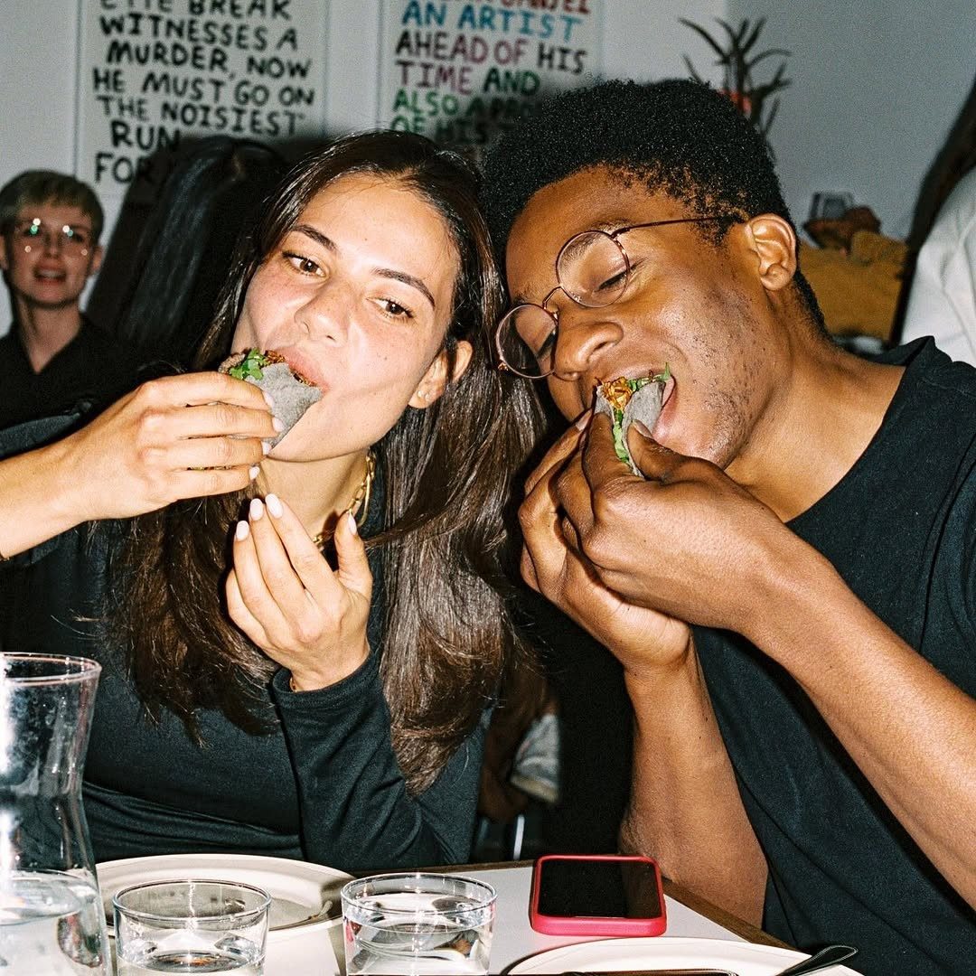 Two guests eating together at a MEnU supper
